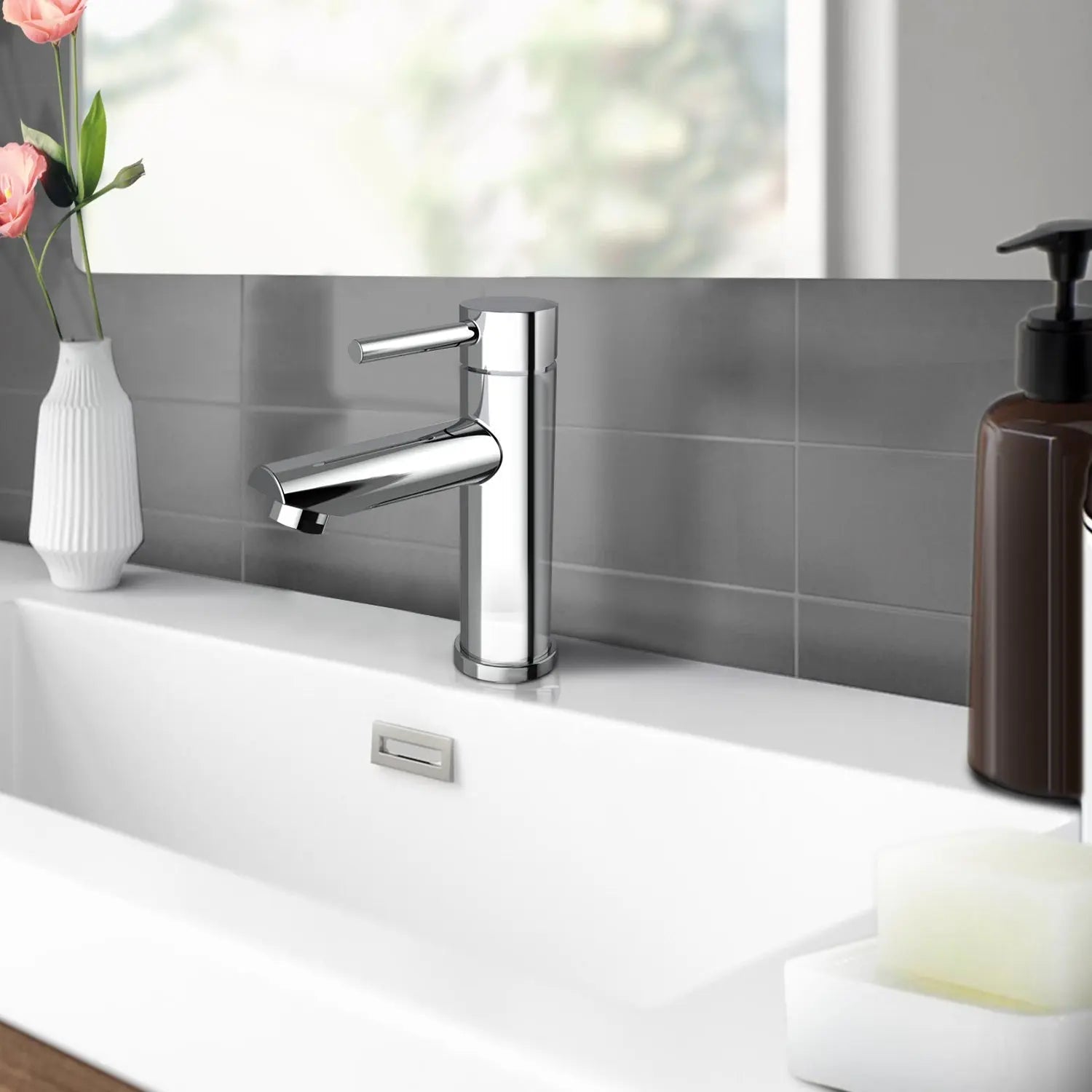 Single-Handle Single-Hole Deck Mount Bathroom Vanity Faucet - larahd